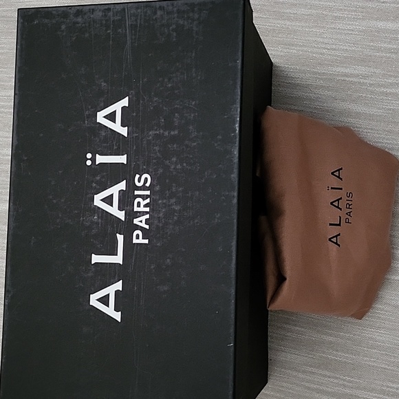 Alaia bucket bag - Picture 12 of 12